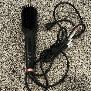 Amika straightening brush